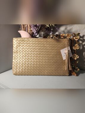 Virginia Wolf Mimi Began Leather Gold Woven Tassel Zip Clutch 11x7 New